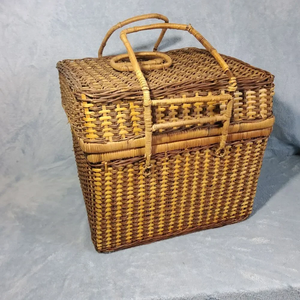Vintage Large Two-Tone Woven Wicker Picnic Basket Storage Trunk Hinged Lid 15x13